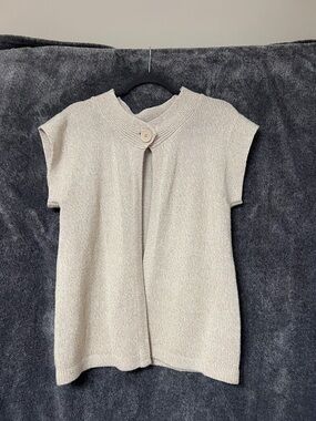 Bobbie Brooks Short-Sleeve Buttoned Knit Sweater Vest in Light Beige